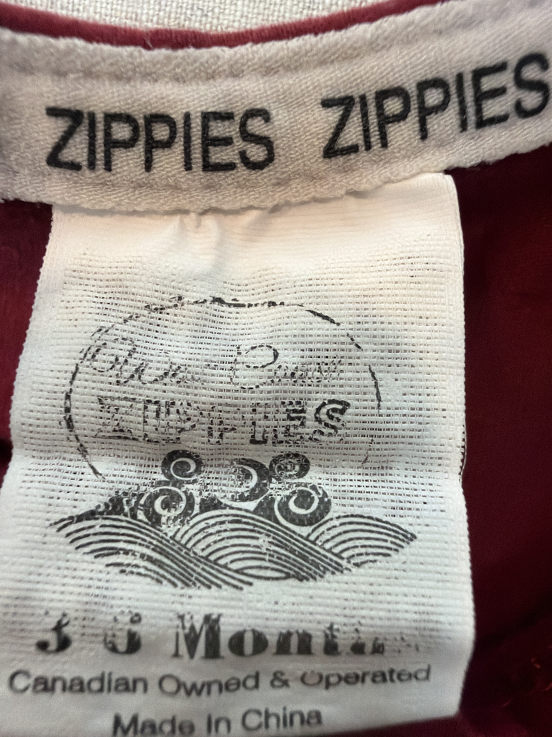 Red West Coast Zippies sleeper — Tag / detail